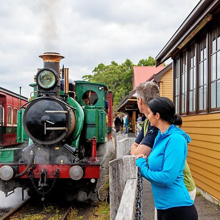 Strahan Village Buitenkant foto