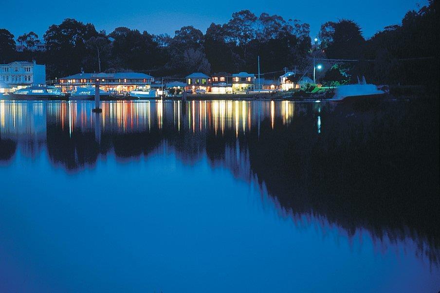 Strahan Village Buitenkant foto