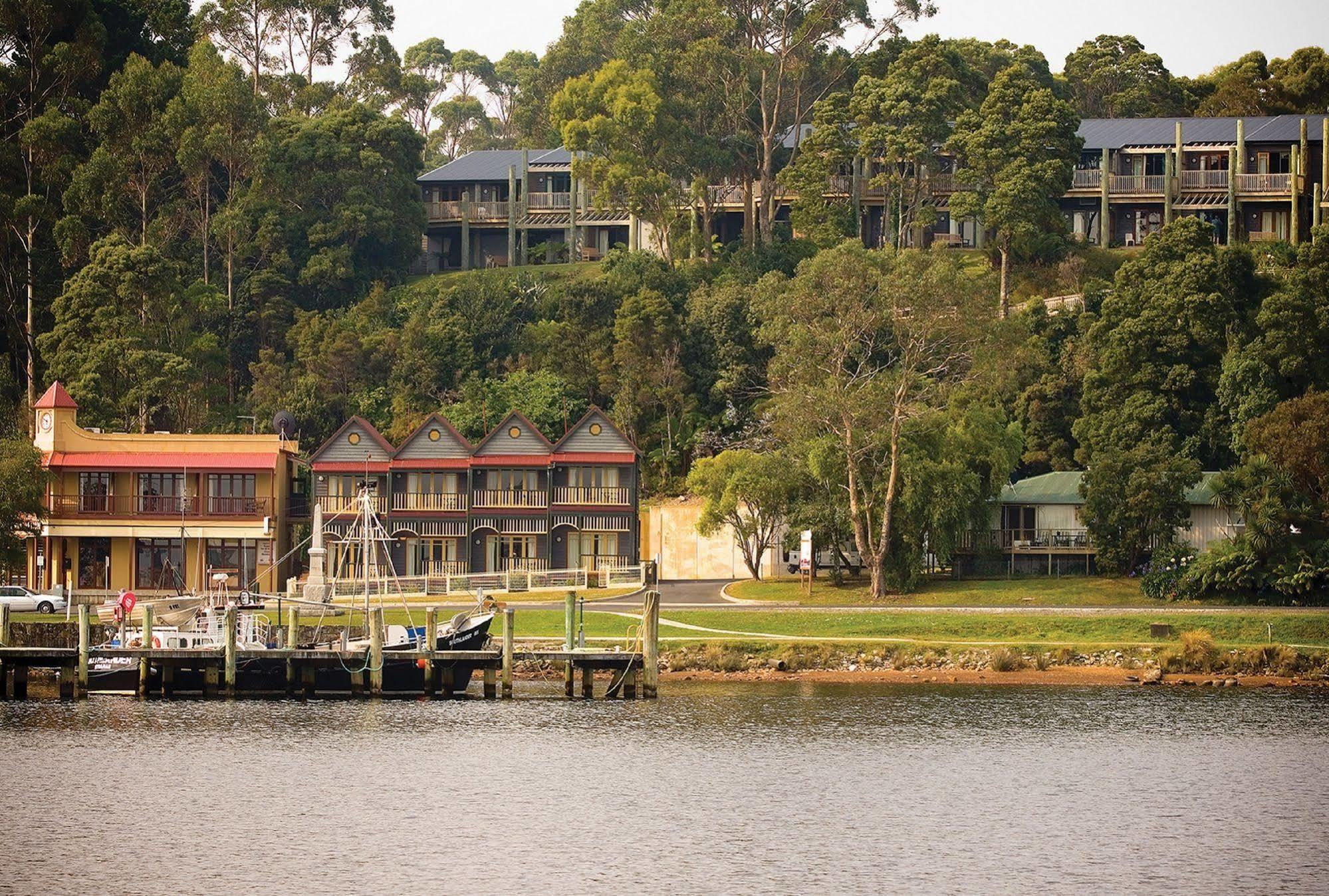 Strahan Village Buitenkant foto