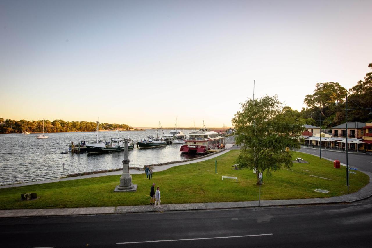 Strahan Village Buitenkant foto